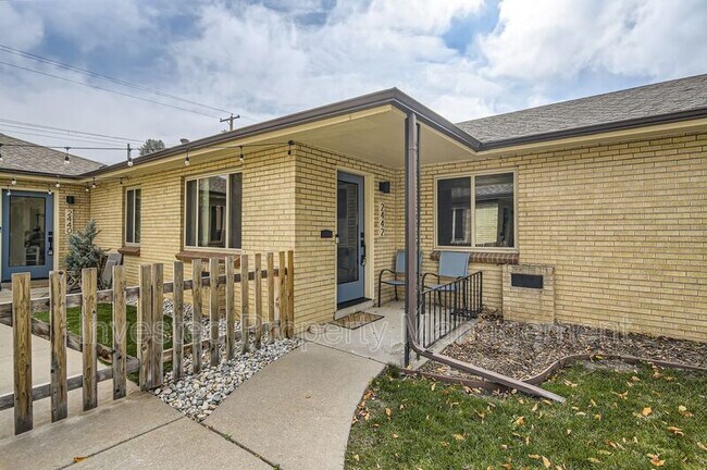 Building Photo - 2442 S Corona St
