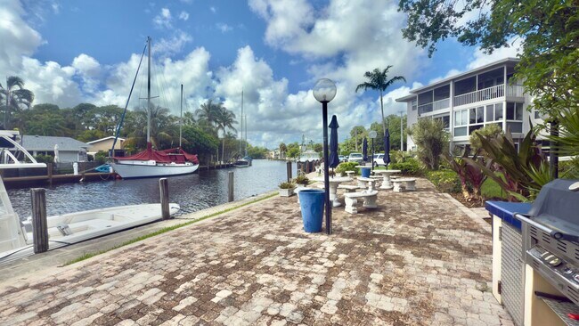1200 SW 12th Ave Unit 305