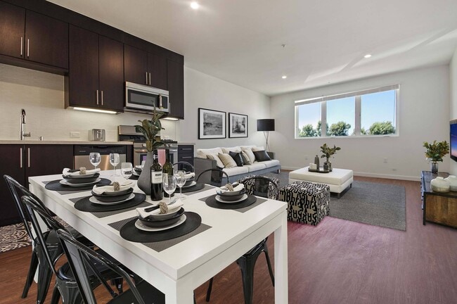 The Metropolitan at Larchmont Village