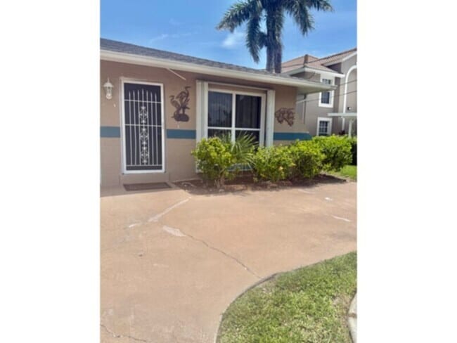 Building Photo - 1 bedroom 1 bath duplex- SW Cape -Water In... Rental