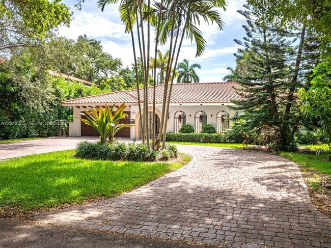 Building Photo - 4409 Monserrate St