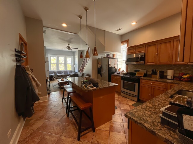 Photo - 2541 W Cortland St