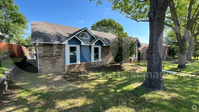 Building Photo - 2721 Collins Blvd Rental