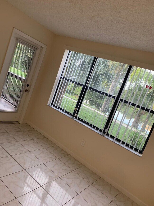 4561-21 2bed/1 bath