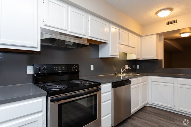 2BR,2.5BA - Apartments on 20th