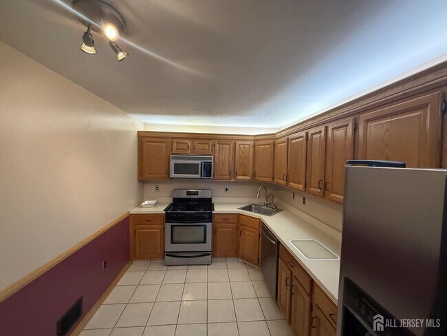 Photo - 125 Albury Way