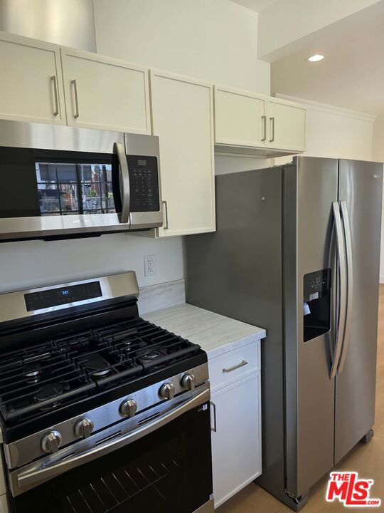 Photo - 1443 N Mariposa Ave