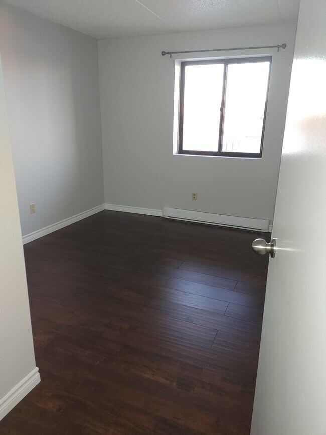 Photo - 723 Tecumseh Rd E Unit 201