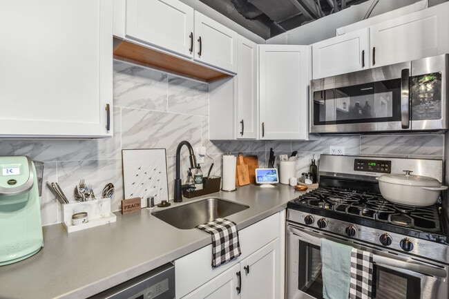 Photo - 2437 Atwood Ave Unit 1