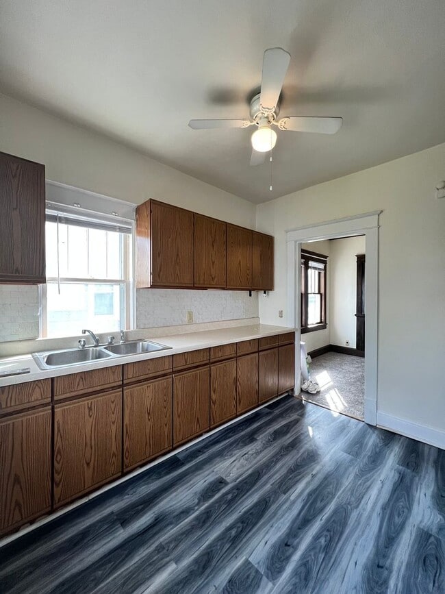 Building Photo - 2-Bedroom 1-Bathroom Single Family Home