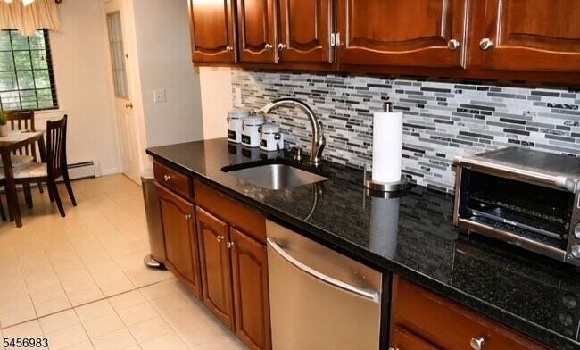 14 Foxwood Dr Unit A