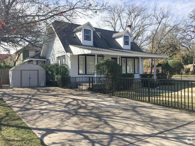 Building Photo - 401 E 35th St Rental
