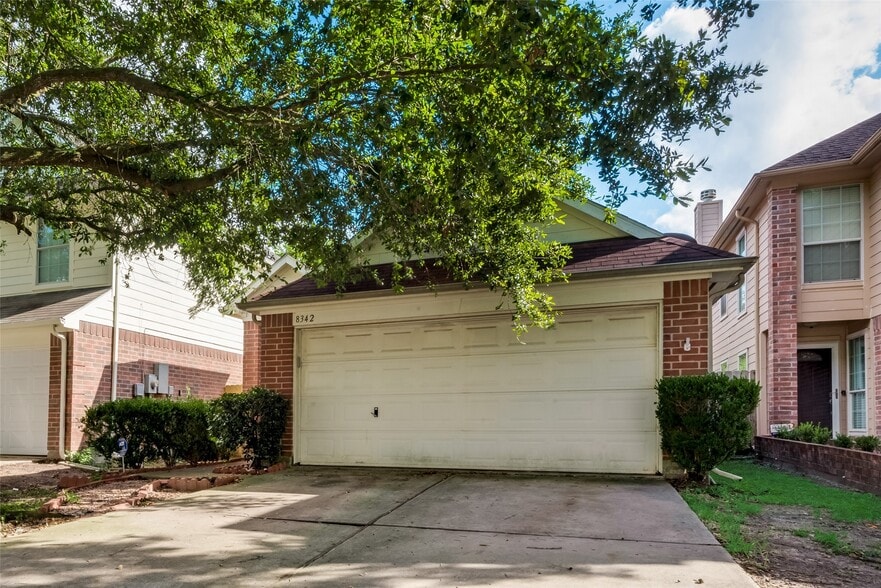 8342 Fuqua Gardens Dr