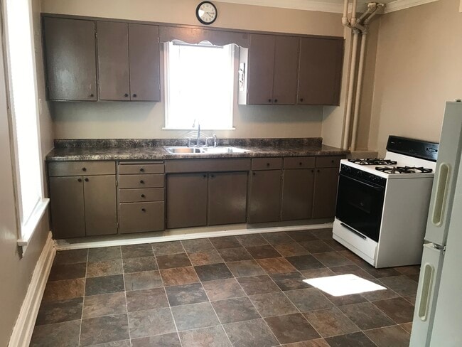 Photo - 673 Dale Street North