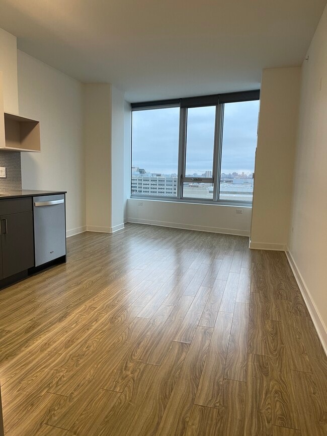 Photo - 733 S Wells St