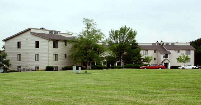 Vista al edificio de la ruta alternativa - Kettering Hills Apartments
