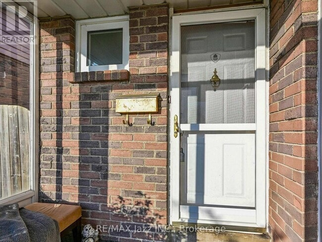 Photo - 677 Grandview Dr