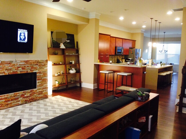 Photo - 210 Alderwood Point