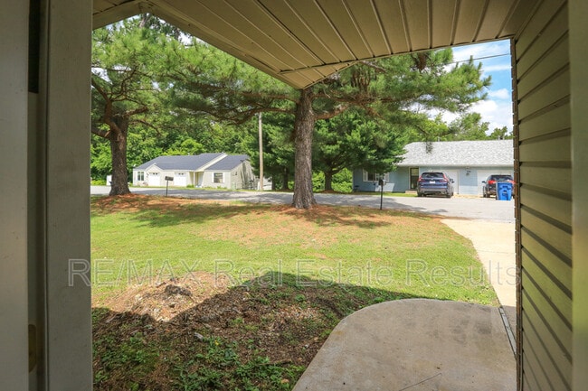 Photo - 205 White Oak Dr NE Unit C