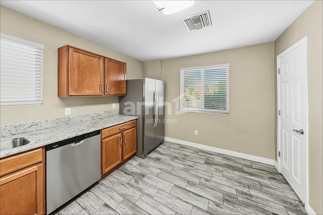 8933 N Country Cove Tr