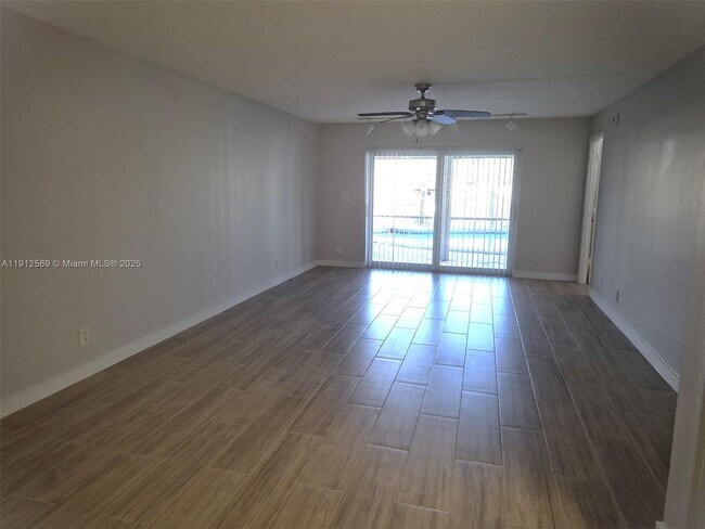 Photo - 1617 SE 15th St Unidad 106