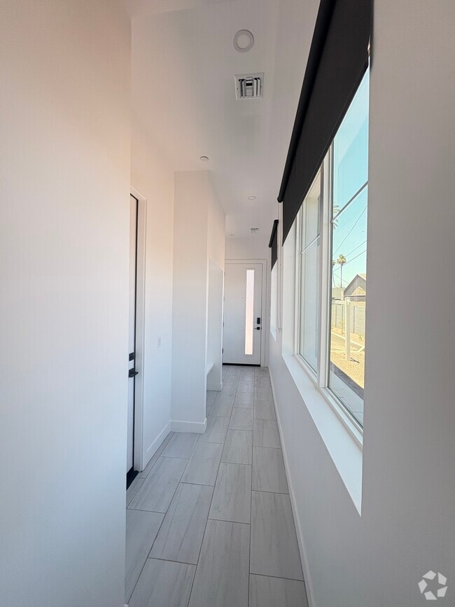 Building Photo - 3107 N 39th St Rental