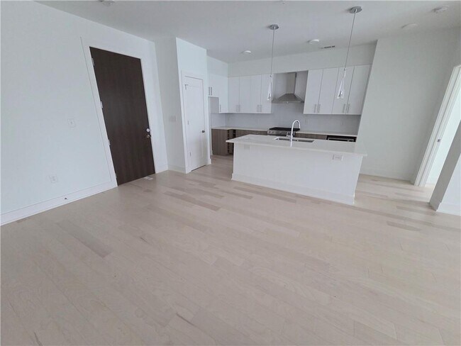 775 Juniper St NE Unit 304