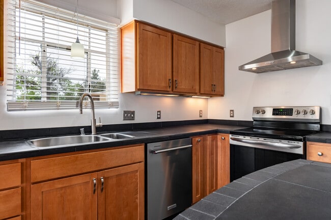 Photo - 601 Tulane Dr NE