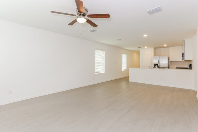 Photo - 1727 Crossbill St