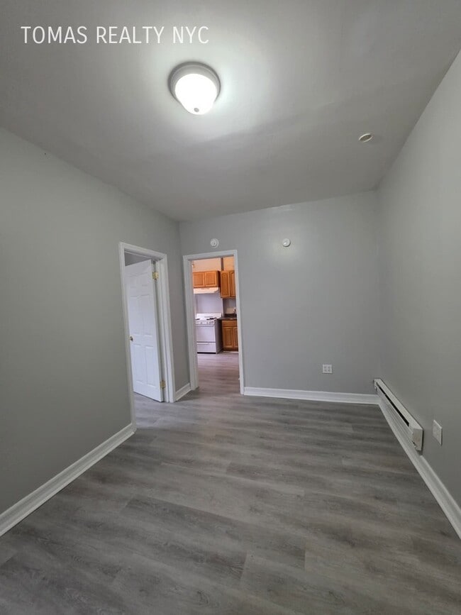 Photo - 18 Seymour St Unit 2R