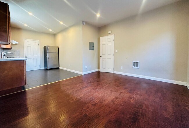 Photo - Tran 59th Triplex Unidad #2 Lower Left