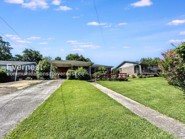 Building Photo - 1525 Matt Leonard Dr SW