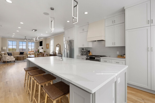 Building Photo - Bradshaw Commons