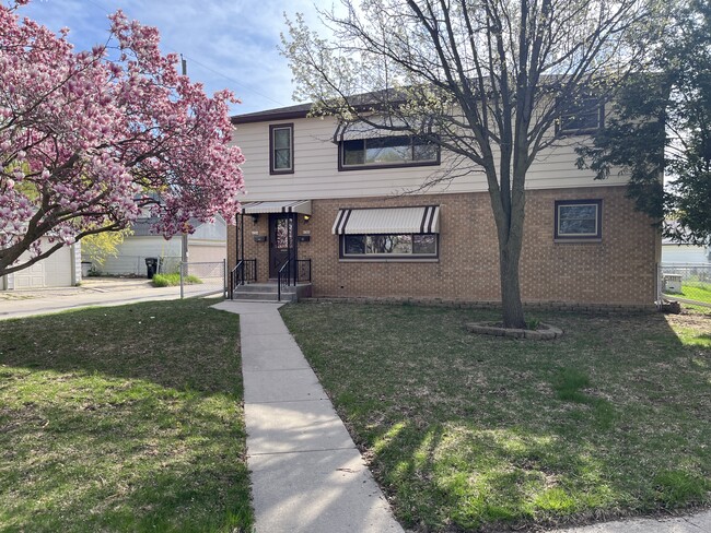Photo - 4364 S Kinnickinnic Ave Apartments Unit 4364