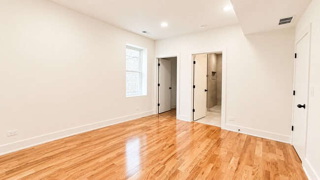 Photo - 3136 N Ridgeway Ave Unit 1