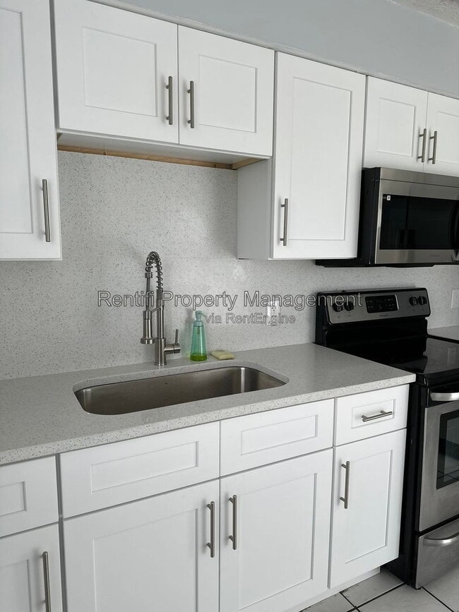 Photo - 717 SE 9th St Unit A