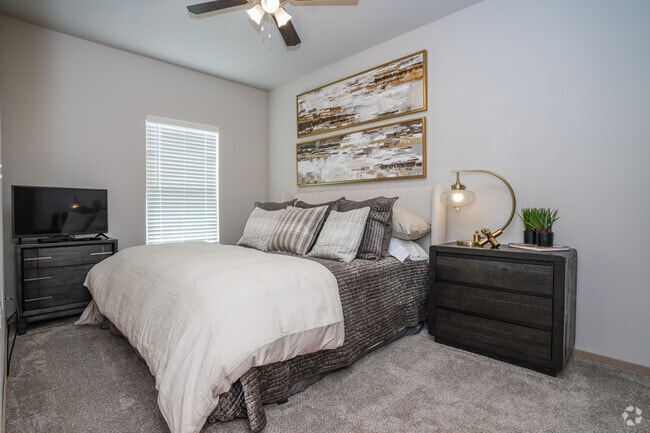 2BR, 1BA - 889SF - Primary Bedroom