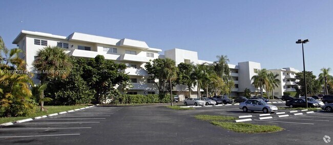 Building Photo - 7410 SW 82nd St Unit K411 Rental