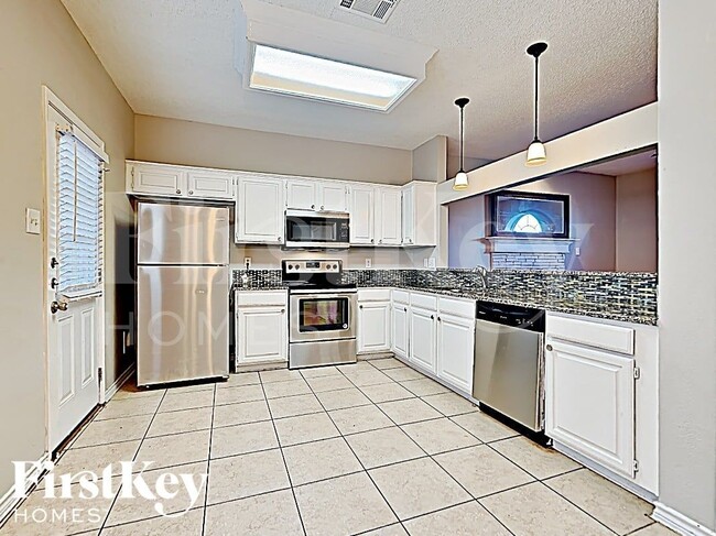 Photo - 5611 Chimney Rock Dr