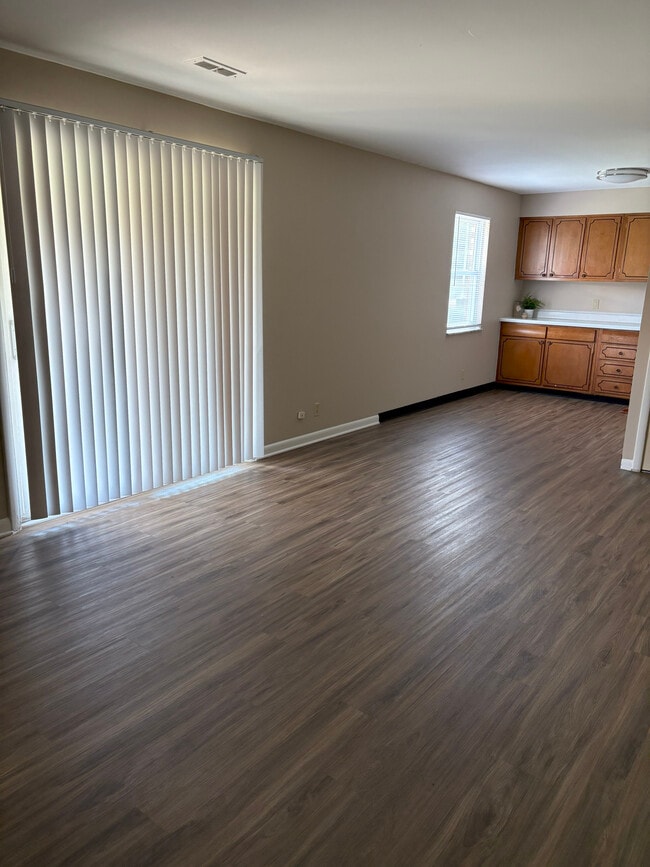Photo - Charleston Square Apartments