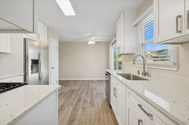 Photo - 142 Warwick Dr