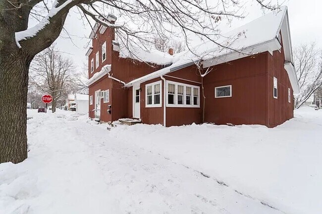 Building Photo - 629/631 Park Avenue Unit Upper