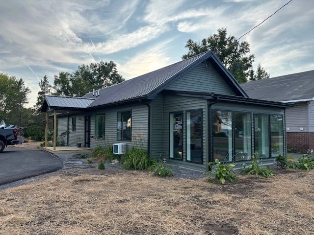 Photo - 7438 Lakeshore Rd
