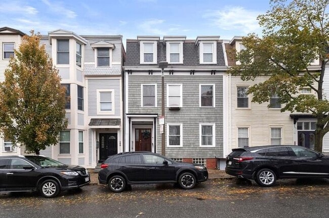 Building Photo - APARTMENT