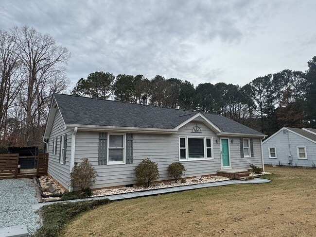 Building Photo - Cozy Home with Upgraded Finishes