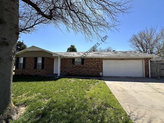 Building Photo - 2716 Villa Dr