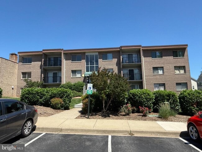 Building Photo - 1550 Renate Dr Unit 301