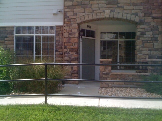 Building Photo - 12711 Colorado Blvd Rental