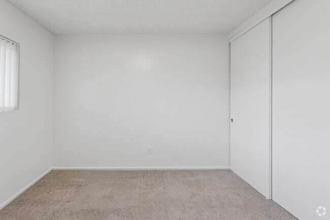 1BR, 1BA - 700SF - Bedroom