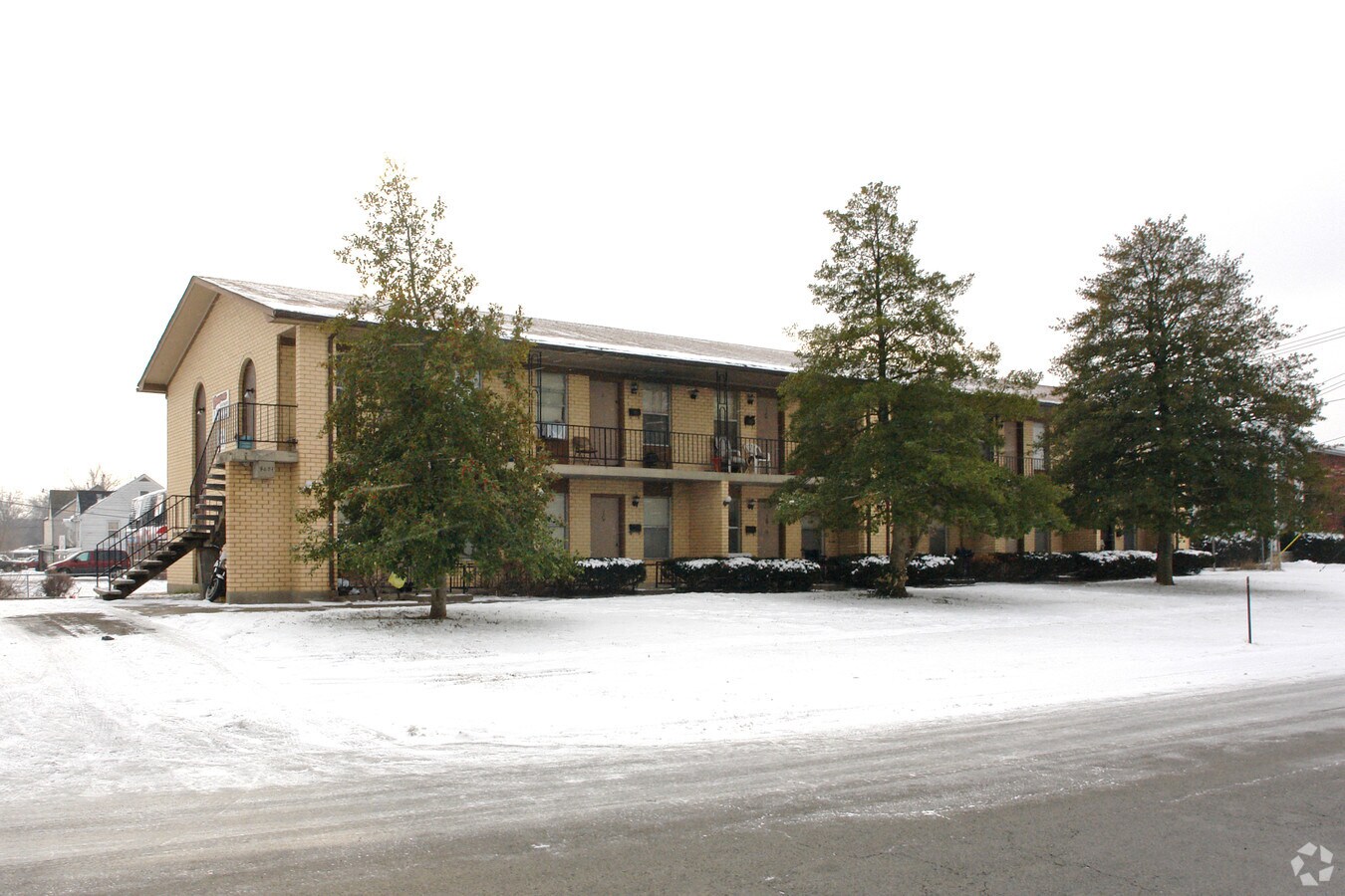 Photo - 4801 Saddlebrook Ln Apartments